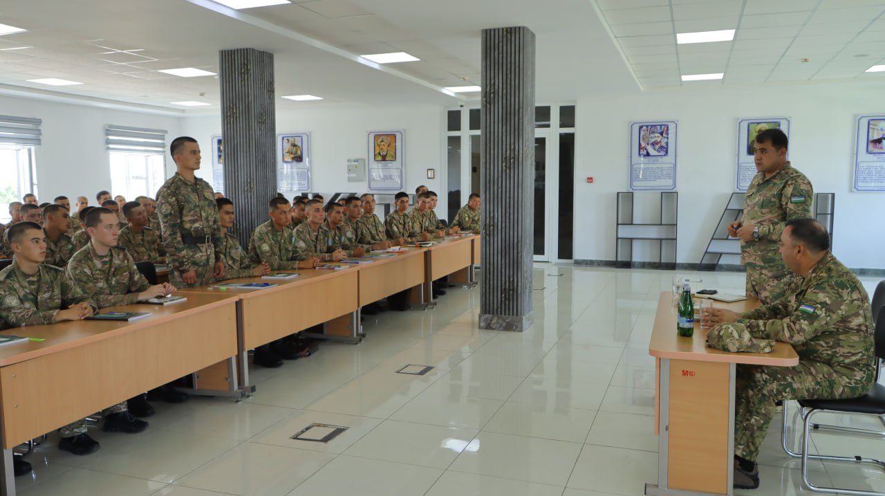 Harbiy xavfsizlik va mudofaa universiteti hamda uning tasarrufidagi institutlarda yangi qabul qilingan kursantlar ishtirokida "Rahbar va yoshlar" uchrashuvlari tashkil etildi.